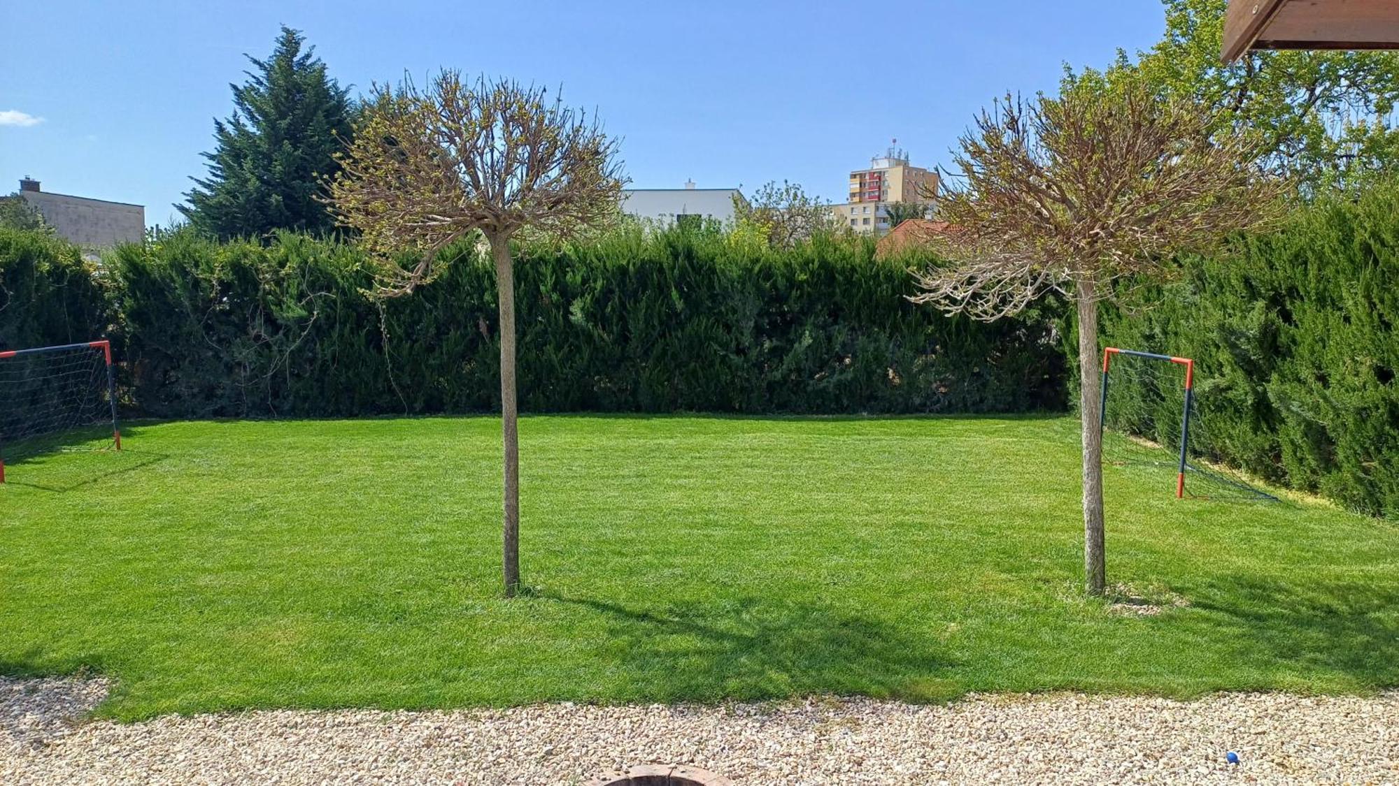 Appartamento La Familia Štúrovo Esterno foto