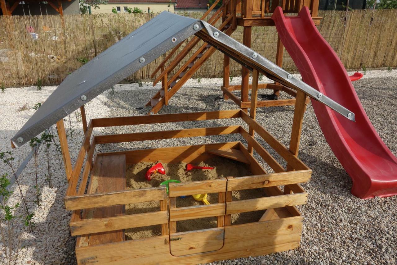 Appartamento La Familia Štúrovo Esterno foto
